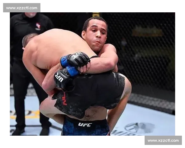 机械战警左平勾暴力催眠赫尔曼森!UFC 317 副赛上演教科书级终结 机械战警左平勾暴力催眠赫尔曼森!UFC 317 副赛上演教科书级终结